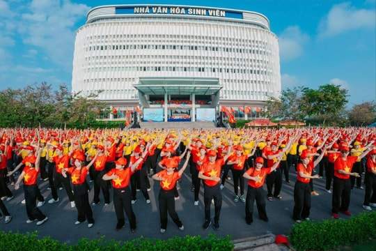 Vấn đề giáo dục thế hệ trẻ hiện nay nhìn từ góc độ chính sách