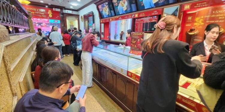 Vàng nhẫn quay đầu giảm, nhà vàng bán mạnh tay