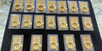 Vàng trong nước neo ở mức cao, thế giới có vượt ngưỡng quan trọng?