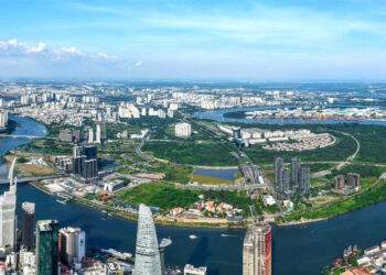 Việt Nam bứt tốc vào top 15 cường quốc thương mại toàn cầu