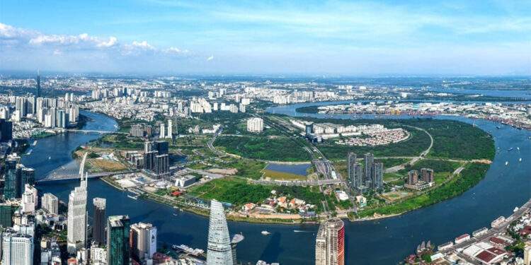 Việt Nam bứt tốc vào top 15 cường quốc thương mại toàn cầu