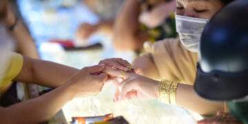 Vietnam gold price dips - VnExpress International