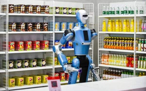 Robot hỗ trợ bán hàng trong siêu thị. (Nguồn ảnh: Optics Valley of China)