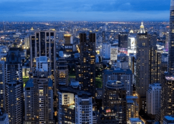 Which Southeast Asian city is rated worst globally for scams and pickpocketing?