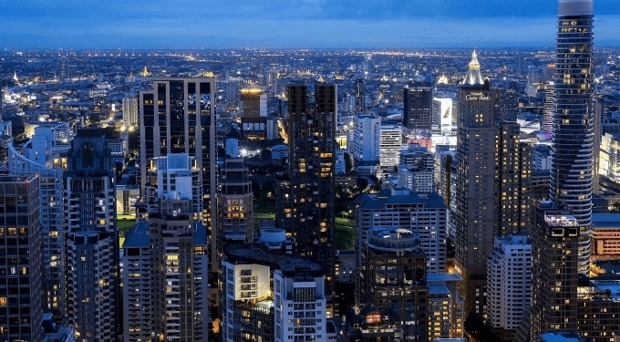 Which Southeast Asian city is rated worst globally for scams and pickpocketing?