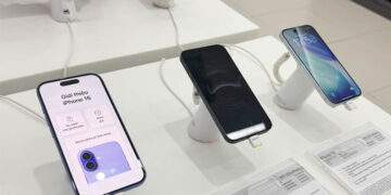 iPhone 17 rớt giá chưa từng có; giá iPhone 16 giảm sâu