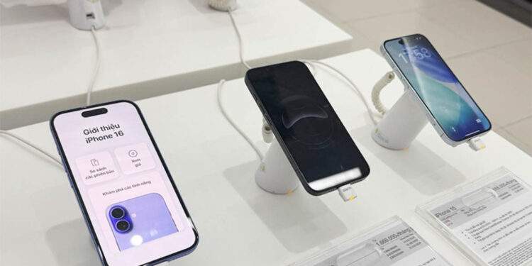 iPhone 17 rớt giá chưa từng có; giá iPhone 16 giảm sâu