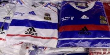 6,500 suspected fake Nike, Adidas garments seized from Hanoi store