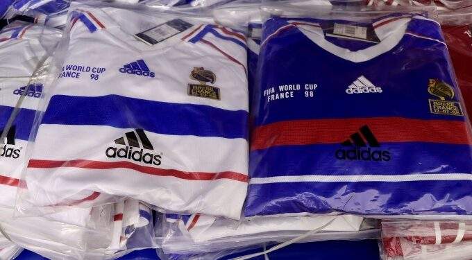 6,500 suspected fake Nike, Adidas garments seized from Hanoi store