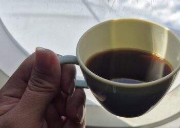 Bán ra mạnh, giá giảm sâu