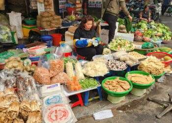 Bão lũ đẩy giá bữa ăn lên cao, lạm phát tháng 11 tăng tốc giữa vòng xoáy thực phẩm và nhiên liệu