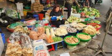 Bão lũ đẩy giá bữa ăn lên cao, lạm phát tháng 11 tăng tốc giữa vòng xoáy thực phẩm và nhiên liệu