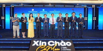 Lãnh đạo tỉnh Cà Mau chụp ảnh lưu niệm cùng đại biểu tham dự Hội nghị.