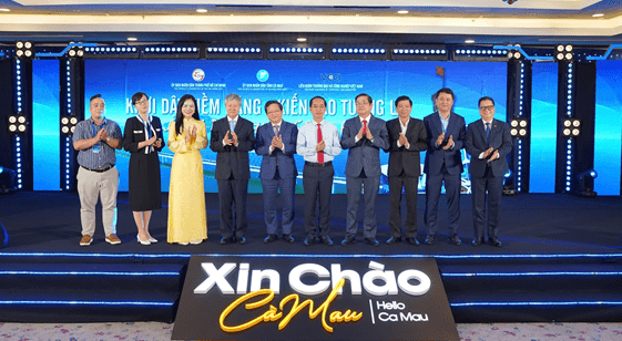 Lãnh đạo tỉnh Cà Mau chụp ảnh lưu niệm cùng đại biểu tham dự Hội nghị.