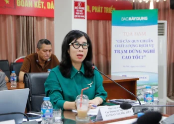 Bà Phan Thị Thu Hiền, Phó Cục trưởng Cục Đường bộ Việt Nam phát biểu tại Tọa đàm.