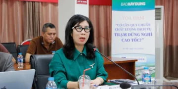 Bà Phan Thị Thu Hiền, Phó Cục trưởng Cục Đường bộ Việt Nam phát biểu tại Tọa đàm.