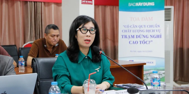 Bà Phan Thị Thu Hiền, Phó Cục trưởng Cục Đường bộ Việt Nam phát biểu tại Tọa đàm.