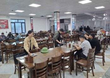 Nhà ăn đã phục vụ nhu cầu cho các tài xế. Ảnh: Trần Tuấn