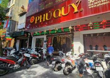 Cửa hàng thừa vàng bán ra, người mua không còn xếp hàng
