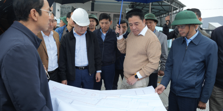 Đoàn công tác kiểm tra Dự án Khu tái định cư B5 thuộc Hạ tầng khu Đô thị mới Thuận An