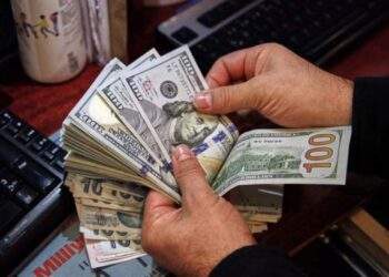 Dollar gains over dong on black market