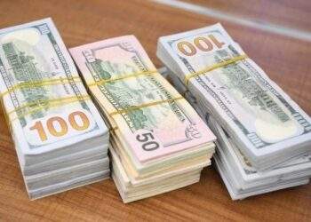 Dollar slides against dong on black market