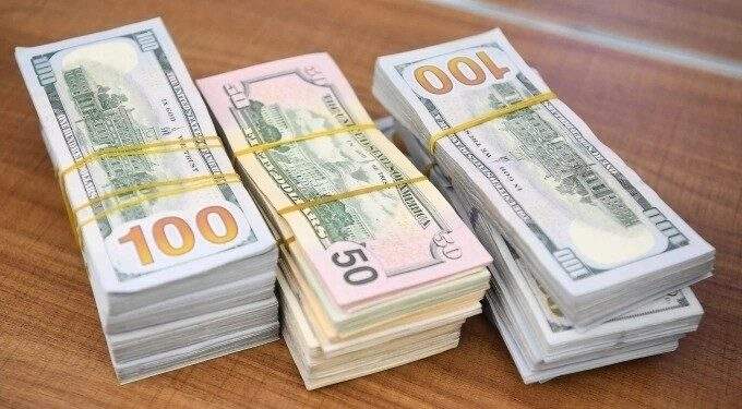 Dollar slides against dong on black market