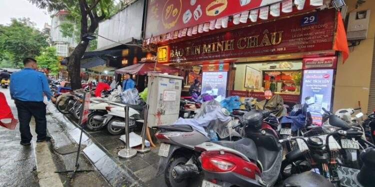 Dồn dập người đến mua, nhà vàng dừng nhận khách