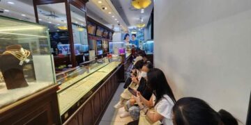 Đồng loạt giảm mạnh, nhà vàng hạn chế bán ra