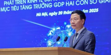 Bộ trưởng Bộ Khoa học và Công nghệ Nguyễn Mạnh Hùng trình bày báo cáo dẫn đề về phát triển kinh tế số và xã hội số Việt Nam - Ảnh: VGP.