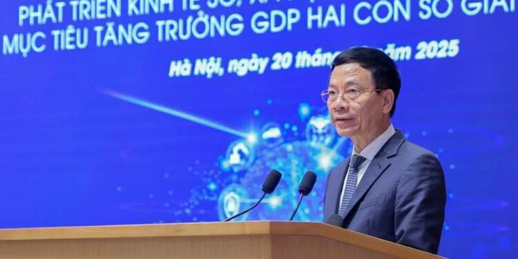 Bộ trưởng Bộ Khoa học và Công nghệ Nguyễn Mạnh Hùng trình bày báo cáo dẫn đề về phát triển kinh tế số và xã hội số Việt Nam - Ảnh: VGP. 