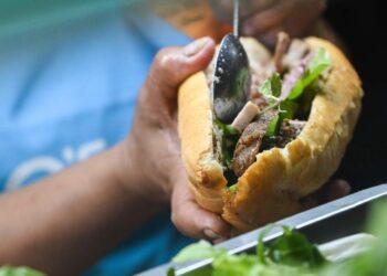 Dứt áo rời phố lớn, chủ quán bánh mì tiết kiệm 30 triệu đồng mỗi tháng