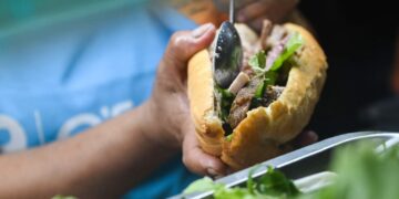 Dứt áo rời phố lớn, chủ quán bánh mì tiết kiệm 30 triệu đồng mỗi tháng