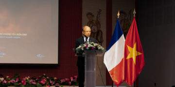 Đại sứ Việt Nam tại Pháp Đinh Toàn Thắng phát biểu tại sự kiện
