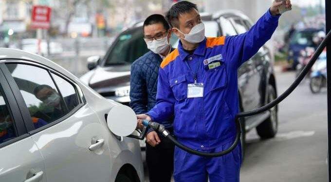 Gasoline price dips to near 7-month low