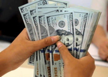 Giá USD chợ đen giảm không ngừng