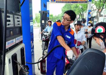 Giá xăng dầu đồng loạt giảm