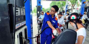 Giá xăng dầu đồng loạt giảm