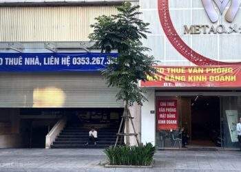 Hanoi, HCMC shophouses find fewer takers as businesses shift to online sales