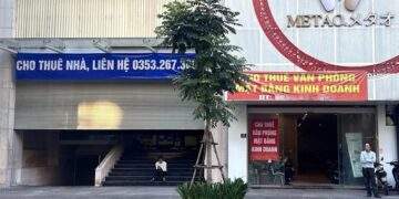 Hanoi, HCMC shophouses find fewer takers as businesses shift to online sales