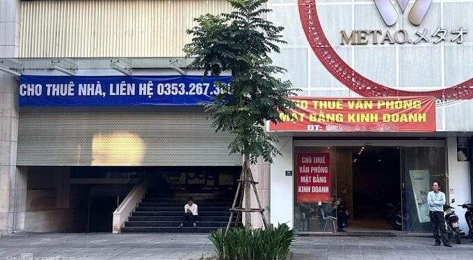 Hanoi, HCMC shophouses find fewer takers as businesses shift to online sales