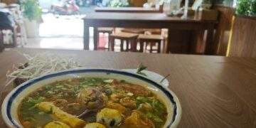 Hộ kinh doanh quán ăn đối mặt với thách thức tăng chi phí và thực hiện kê khai thuế