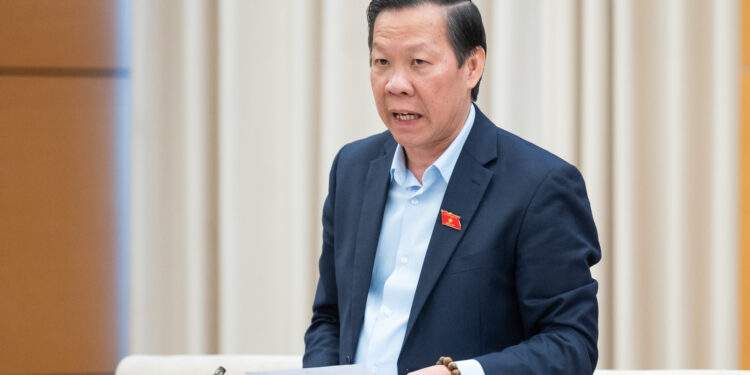 Chủ nhiệm Ủy ban Kinh tế và Tài chính Phan Văn Mãi phát biểu tại phiên họp. Ảnh: Media Quốc hội.