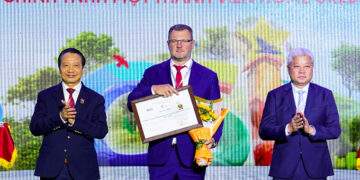 Home Credit honored among top 10 sustainable companies in trade-services