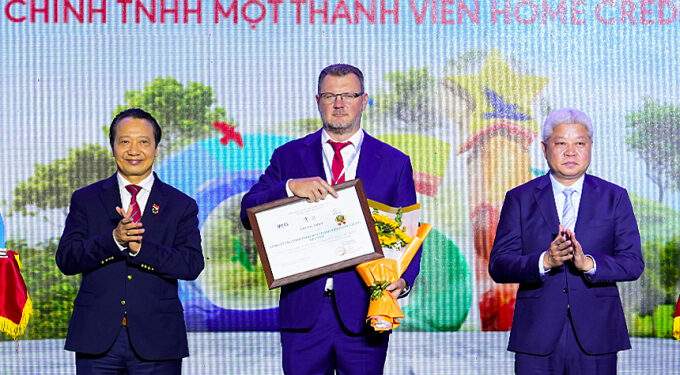 Home Credit honored among top 10 sustainable companies in trade-services