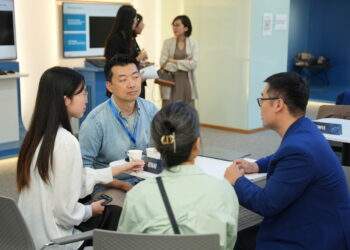 Các phiên kết nối giữa doanh nghiệp start-up và các tập đoàn lớn.