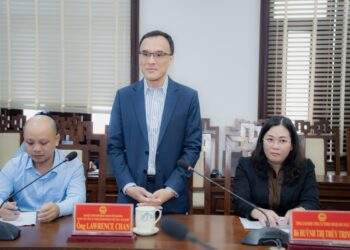 Đại diện Công ty Liên doanh TNHH Khu Công nghiệp Việt Nam – Singapore (VSIP) phát biểu tại buổi làm việc