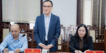 Đại diện Công ty Liên doanh TNHH Khu Công nghiệp Việt Nam – Singapore (VSIP) phát biểu tại buổi làm việc