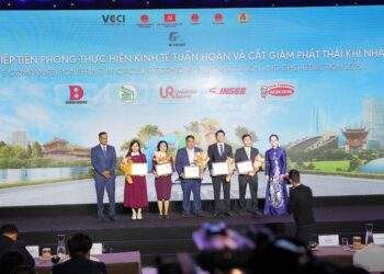 INSEE Việt Nam xuất sắc lập ‘cú đúp’ tại Top 100 CSI 2025