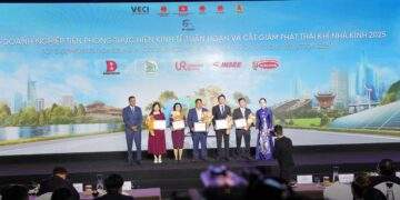 INSEE Việt Nam xuất sắc lập ‘cú đúp’ tại Top 100 CSI 2025